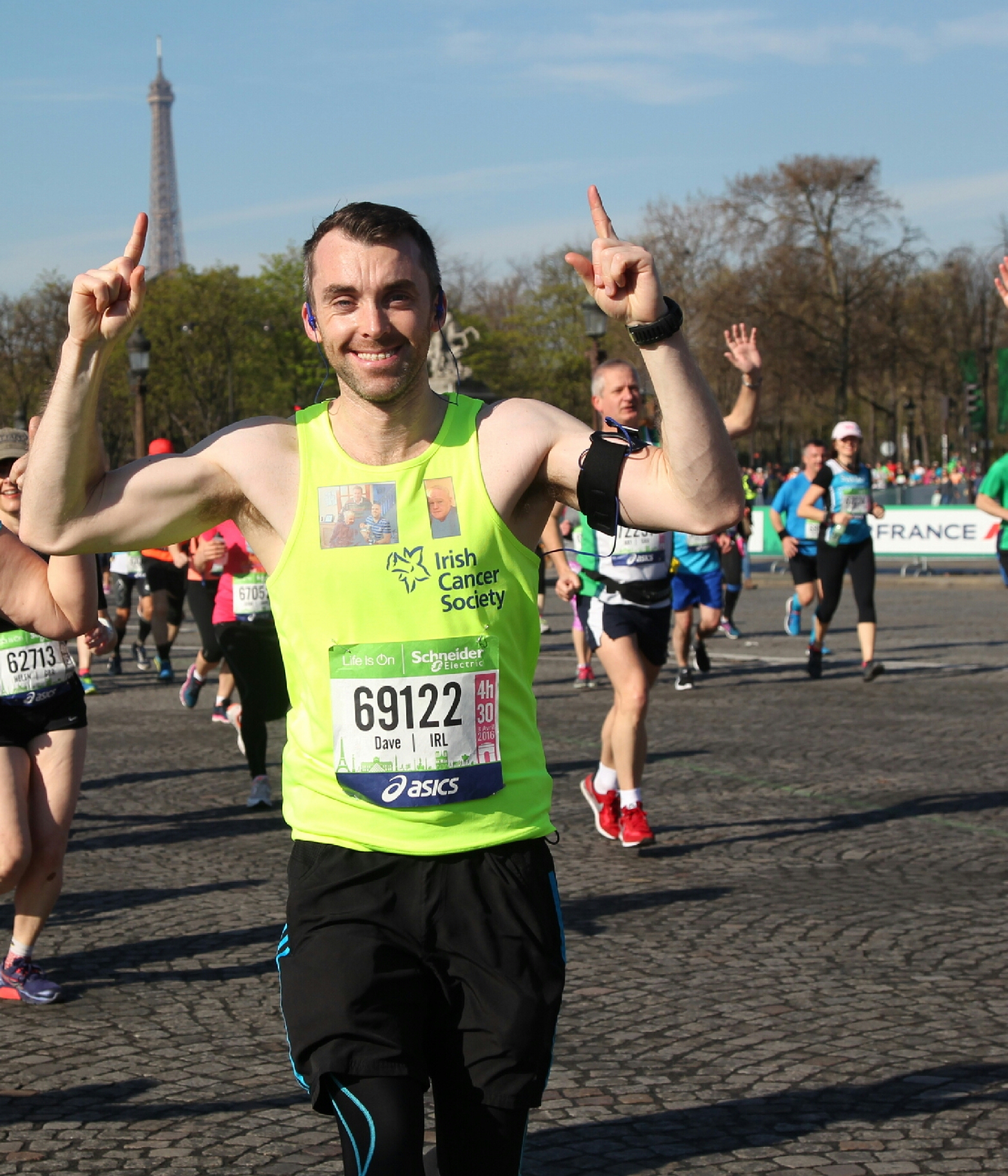 overseas marathon man running in paris