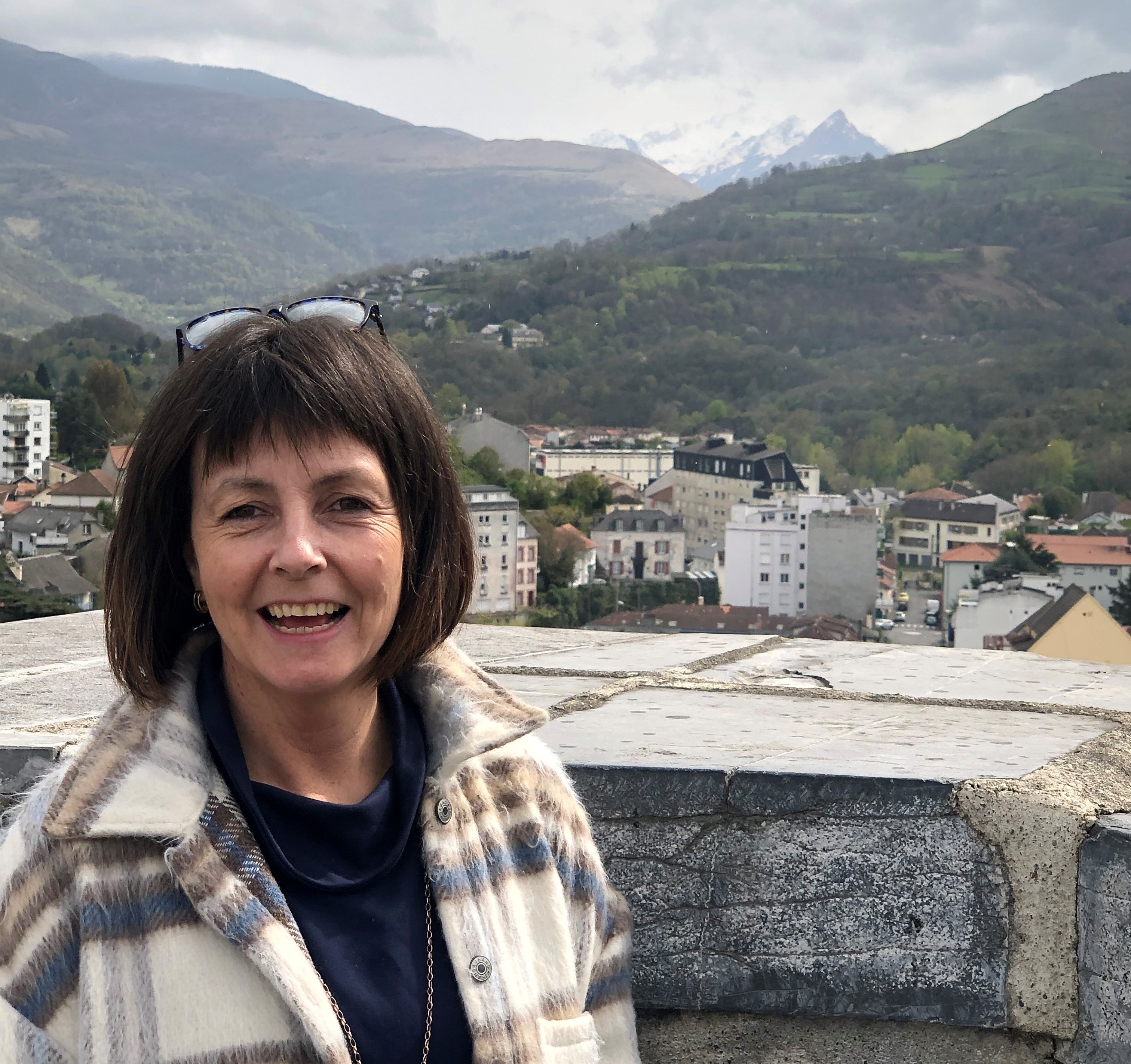 "It was lung cancer, I was totally shocked, only two days earlier I had climbed a mountain with my family." - Lung cancer patient Deirdre