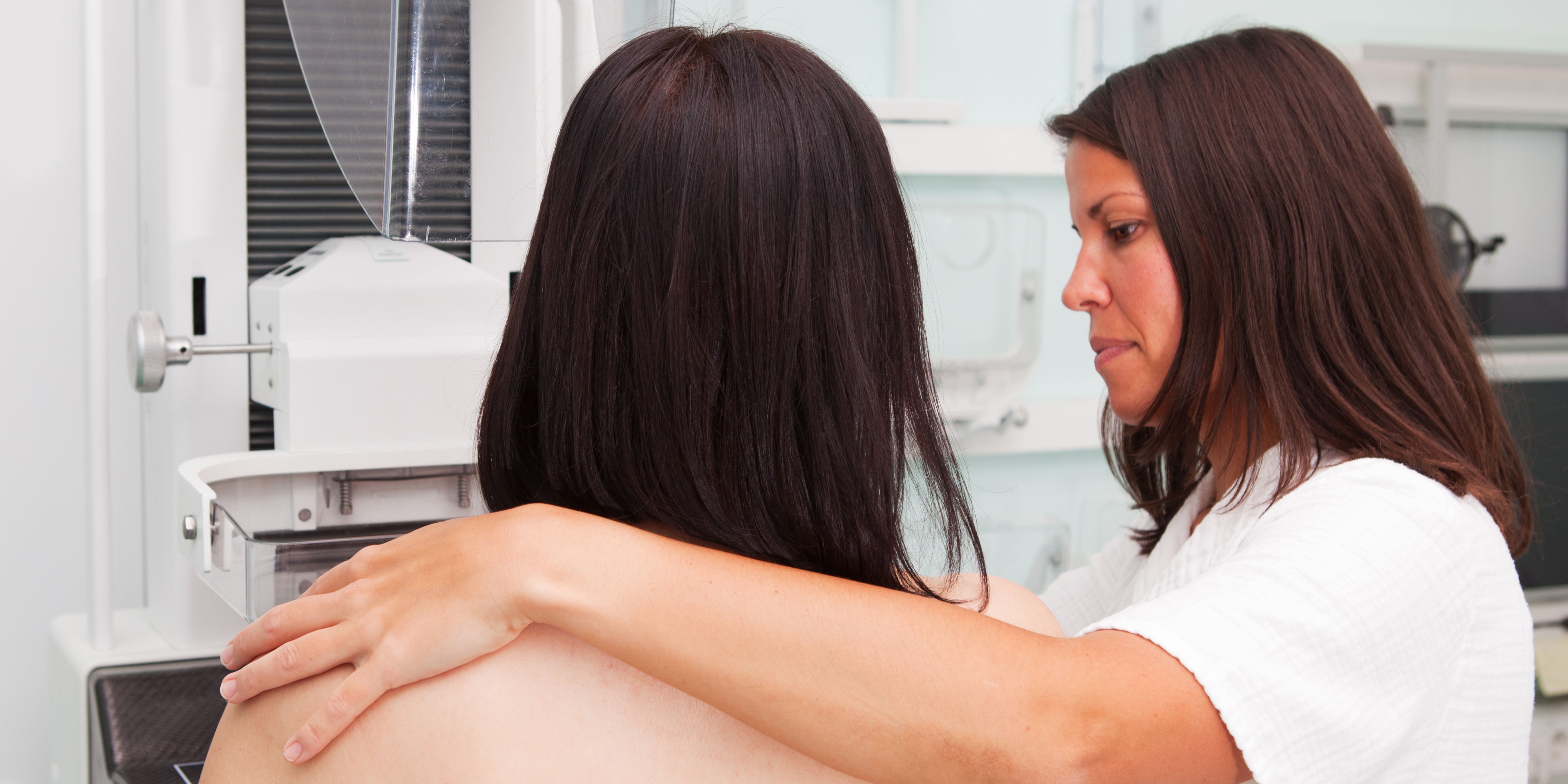 mammogram with patient from behind and nurse
