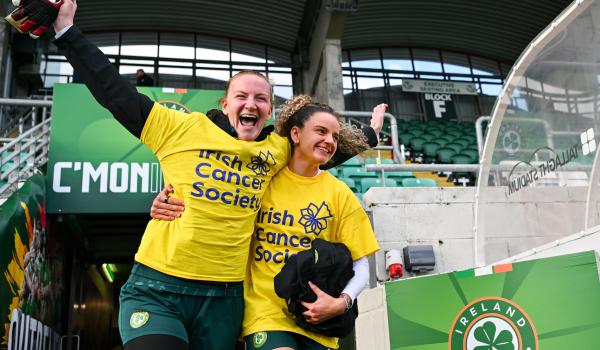 Girls in Green go yellow for Daffodil Day