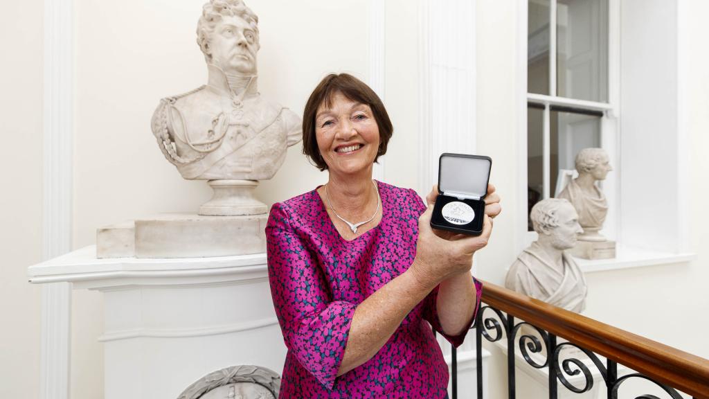 Metastatic breast cancer patient Rhona Nally with her award Metastatic breast cancer patient Rhona Nally with her award