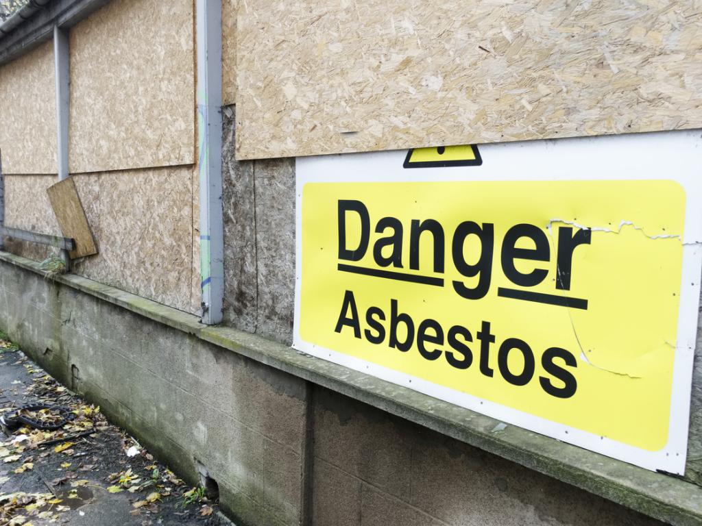 Danger asbestos sign