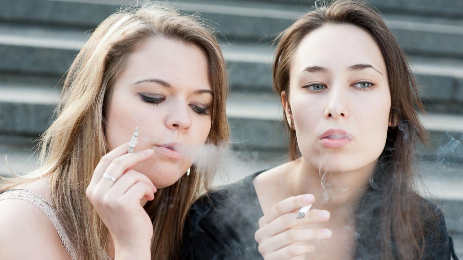 /young women smoking